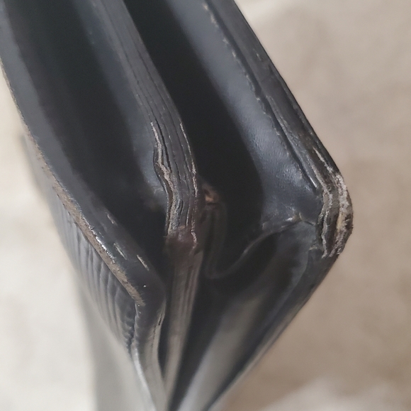 LV EPI BRIEFCASE (DAMAGE REPAIRED W/ DUCT TAPE, CORNER WEAR, TEAR ON SID… - Picture 6 of 16